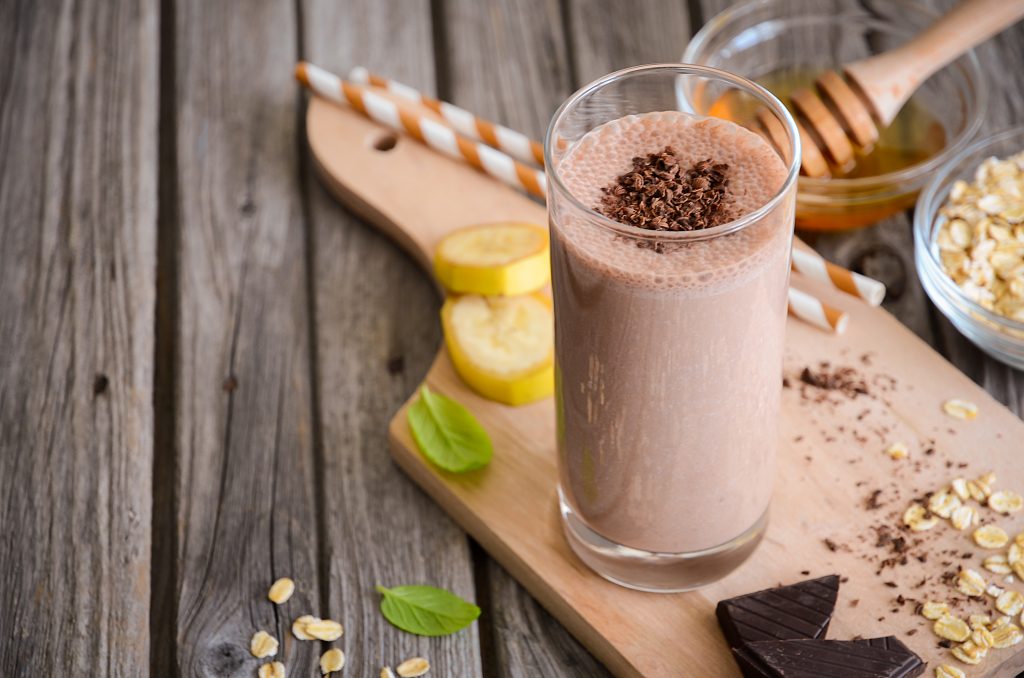 A Healthy Water based Smoothie Recipe - Chocolate Banana and Oatmeal Smoothie